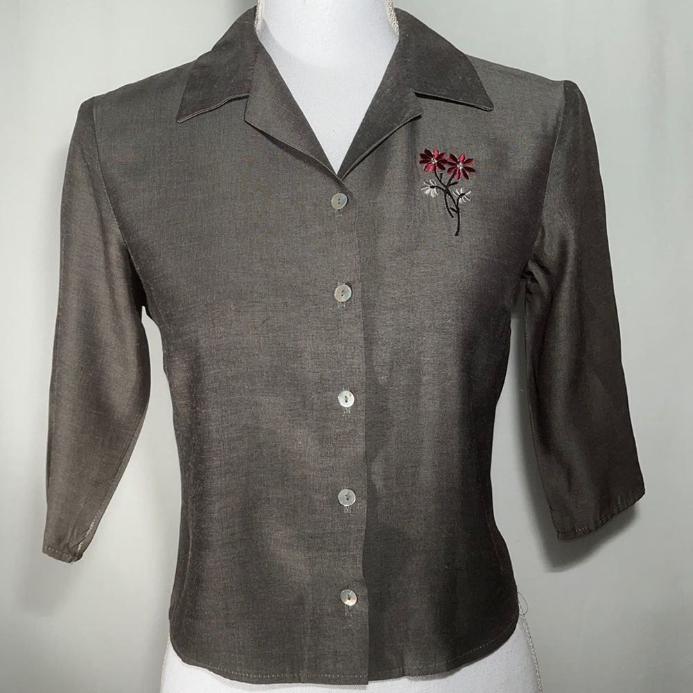 Wanted clothing company,slate, gray cropped blouse with iridescent shell buttons
